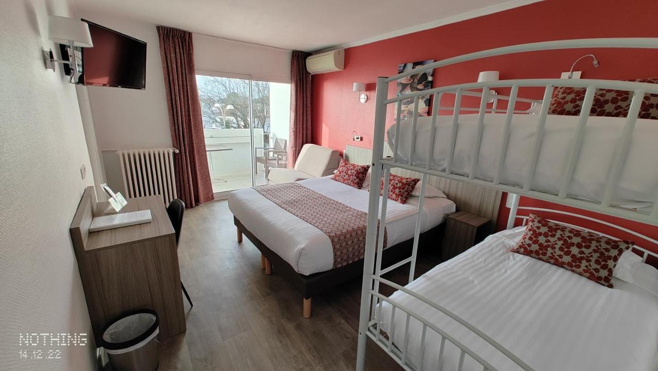 Logis Hotel Les Bleuets Royan Esterno foto