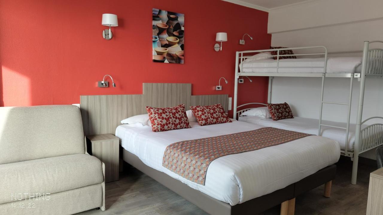 Logis Hotel Les Bleuets Royan Esterno foto