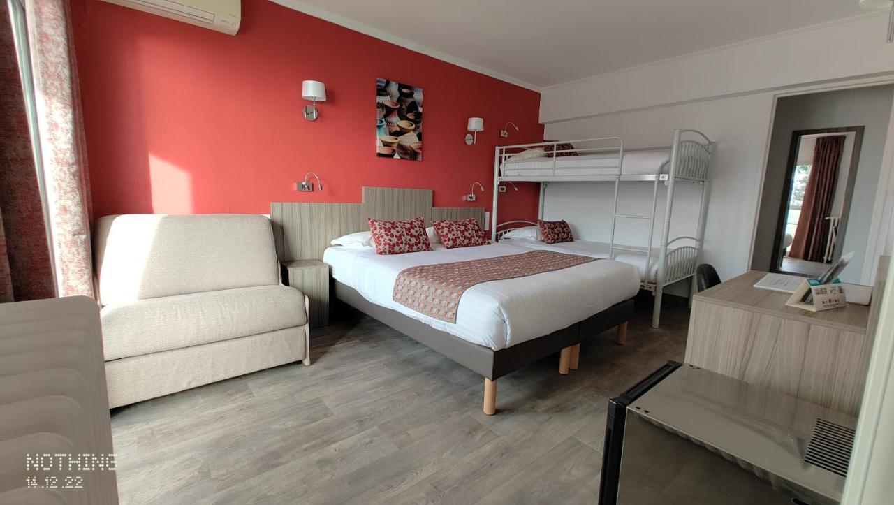Logis Hotel Les Bleuets Royan Esterno foto