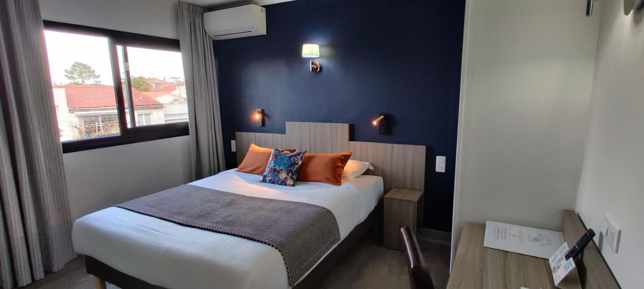 Logis Hotel Les Bleuets Royan Esterno foto