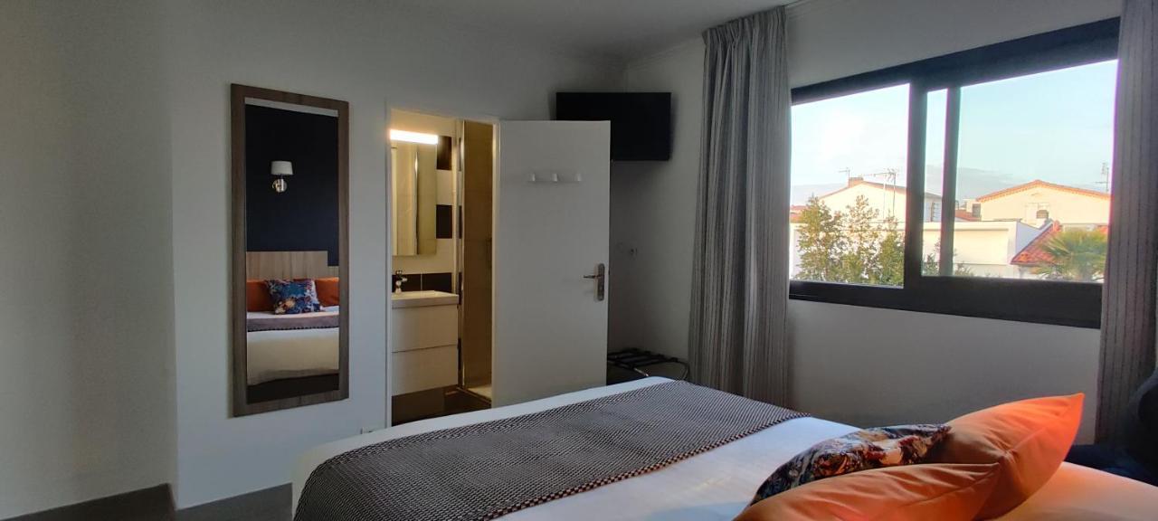 Logis Hotel Les Bleuets Royan Esterno foto