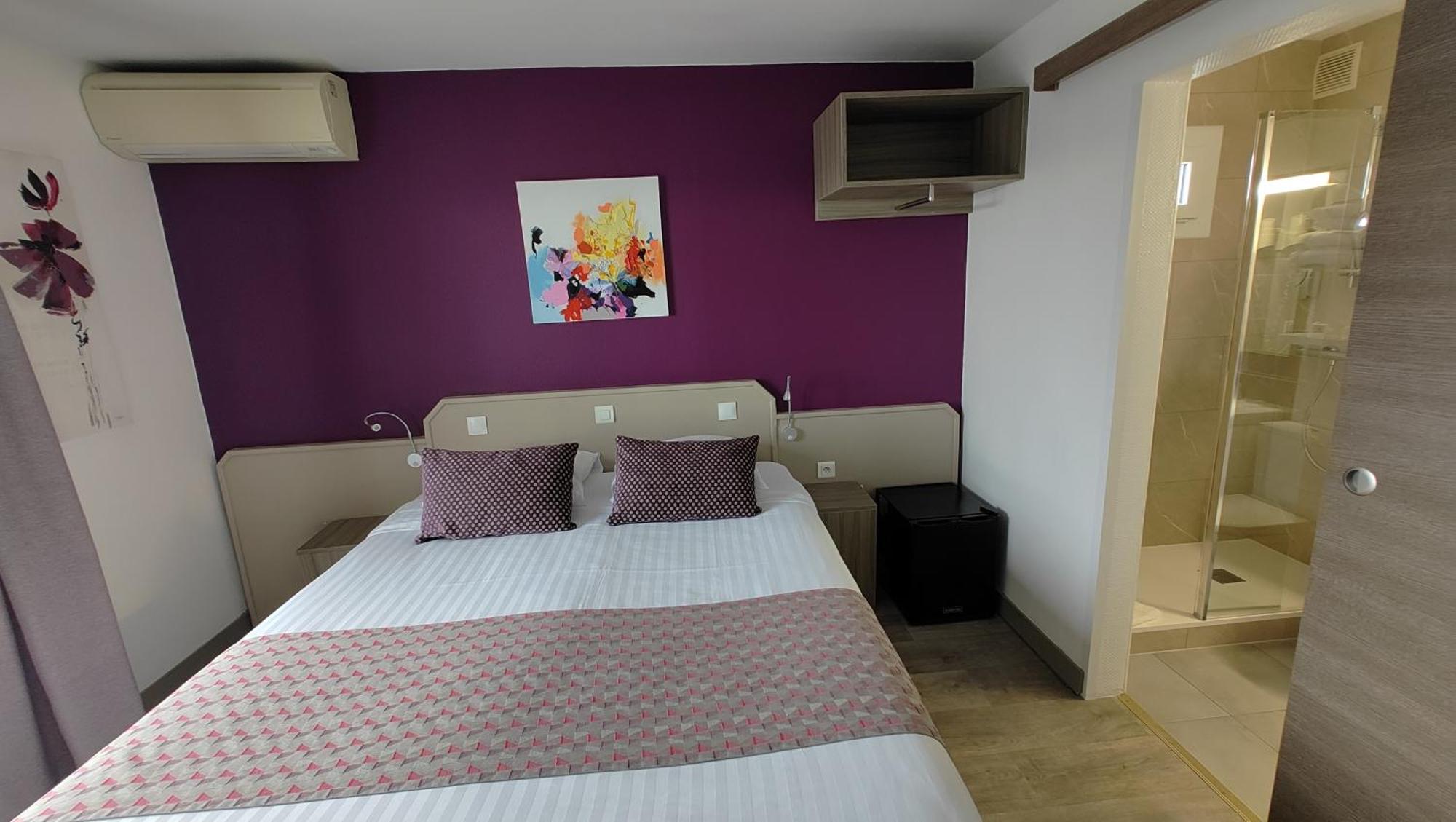 Logis Hotel Les Bleuets Royan Esterno foto