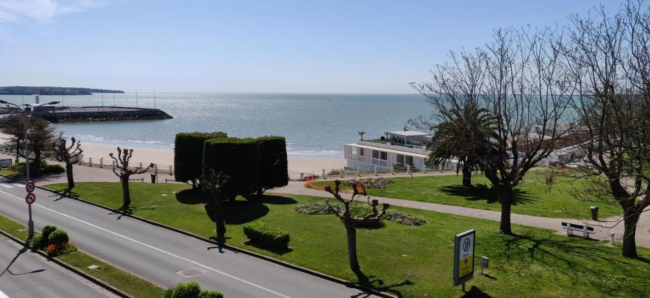Logis Hotel Les Bleuets Royan Esterno foto
